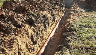Копка траншей для водопровода в мирном: цена за метр от 923 руб.